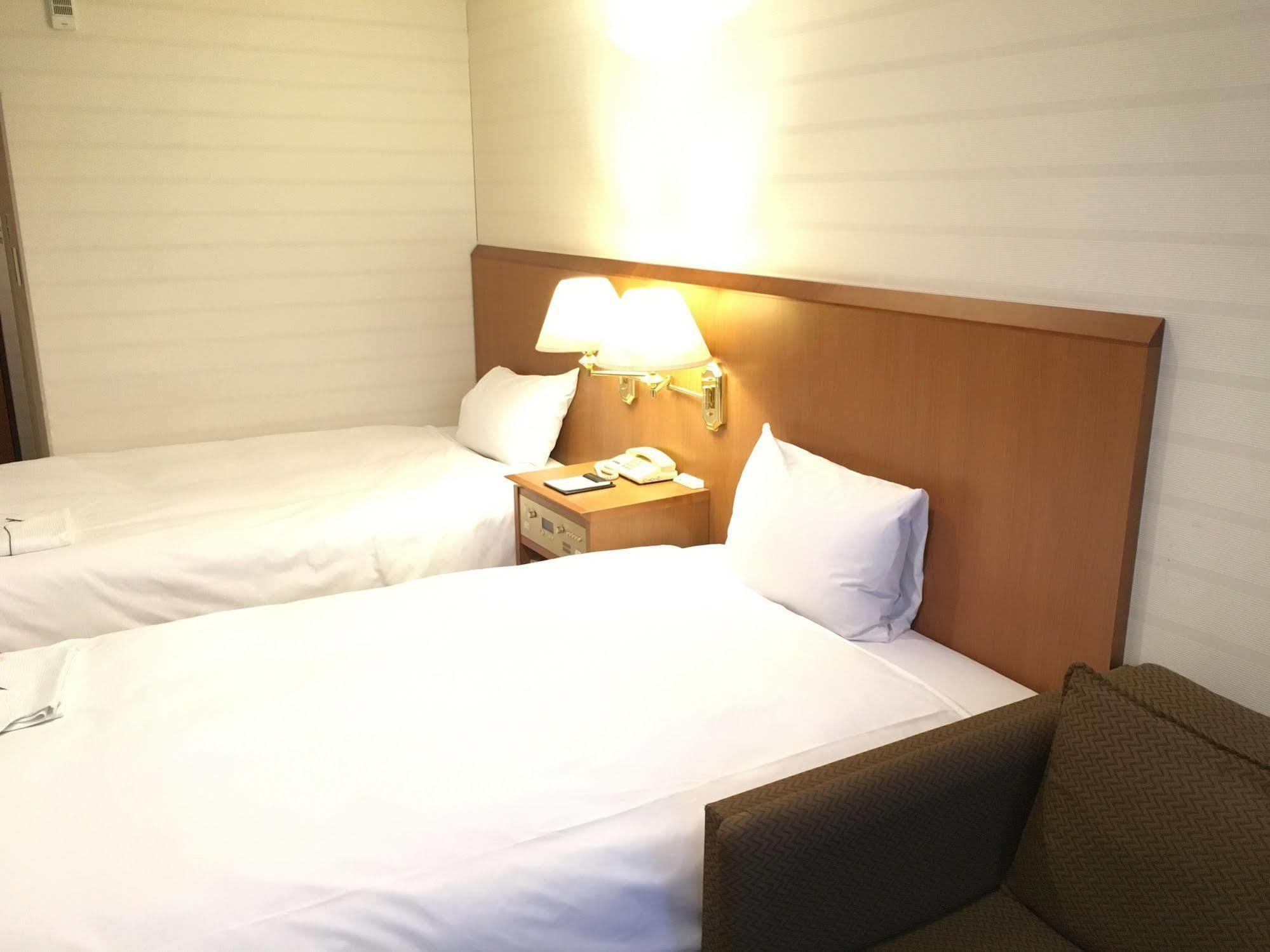 Hotel Yokohama Camelot Japan Extérieur photo