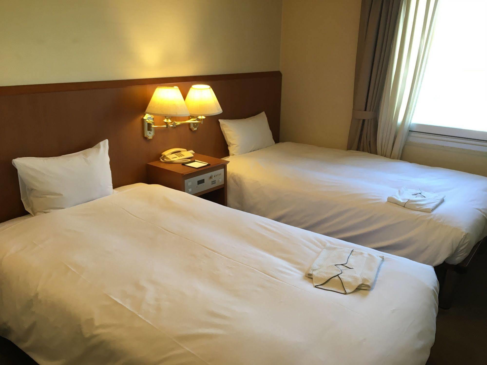 Hotel Yokohama Camelot Japan Extérieur photo