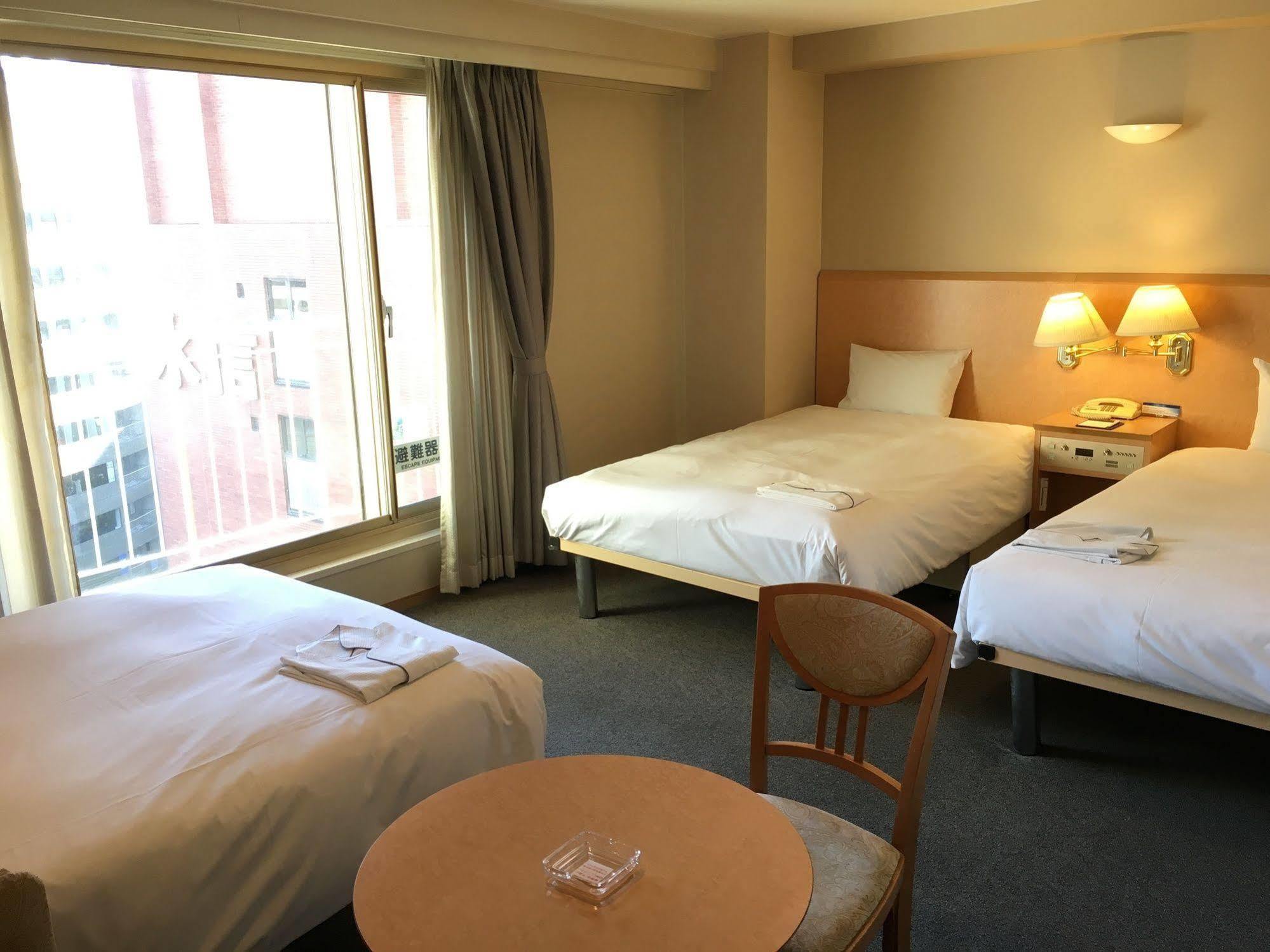 Hotel Yokohama Camelot Japan Extérieur photo