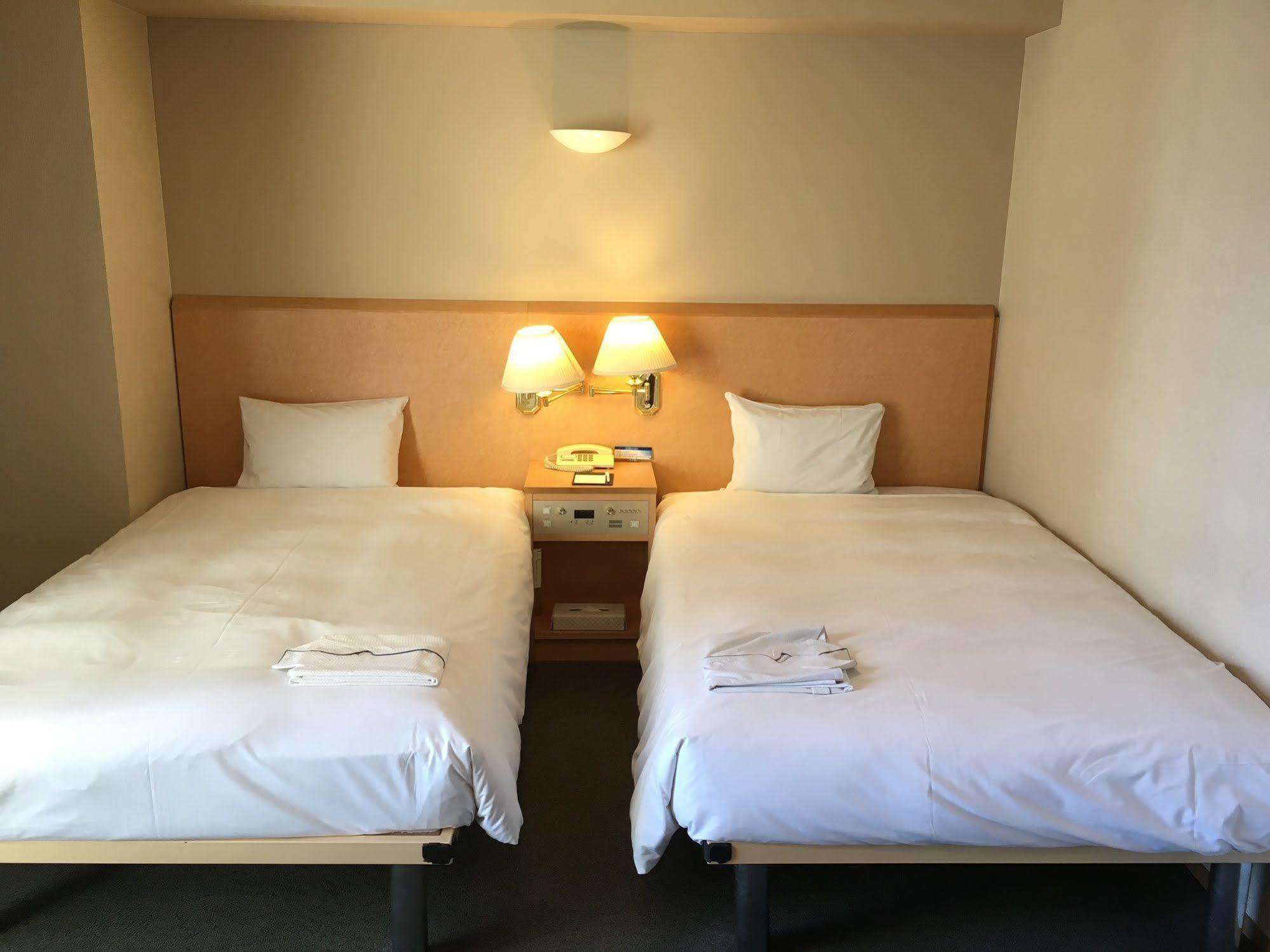 Hotel Yokohama Camelot Japan Extérieur photo