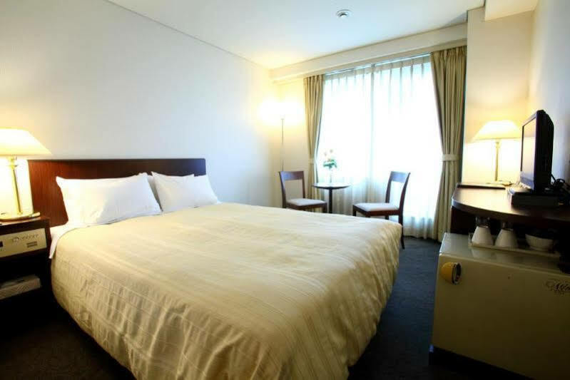 Hotel Yokohama Camelot Japan Extérieur photo